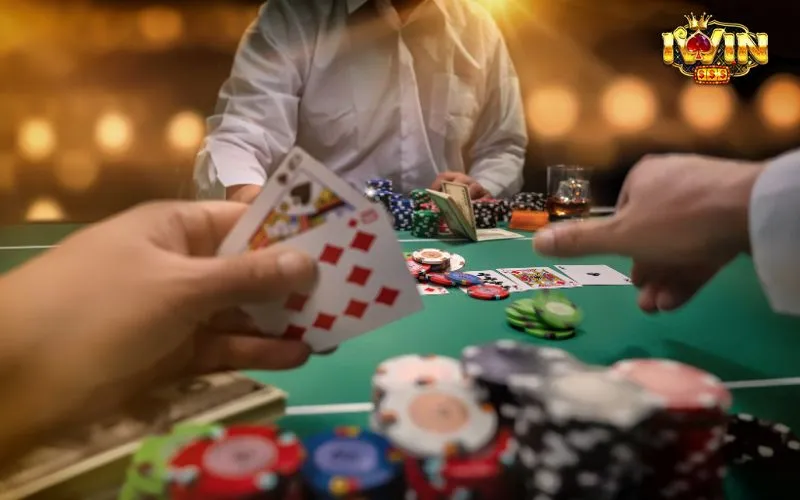 Chơi Poker online chuyên nghiệp tại iWin